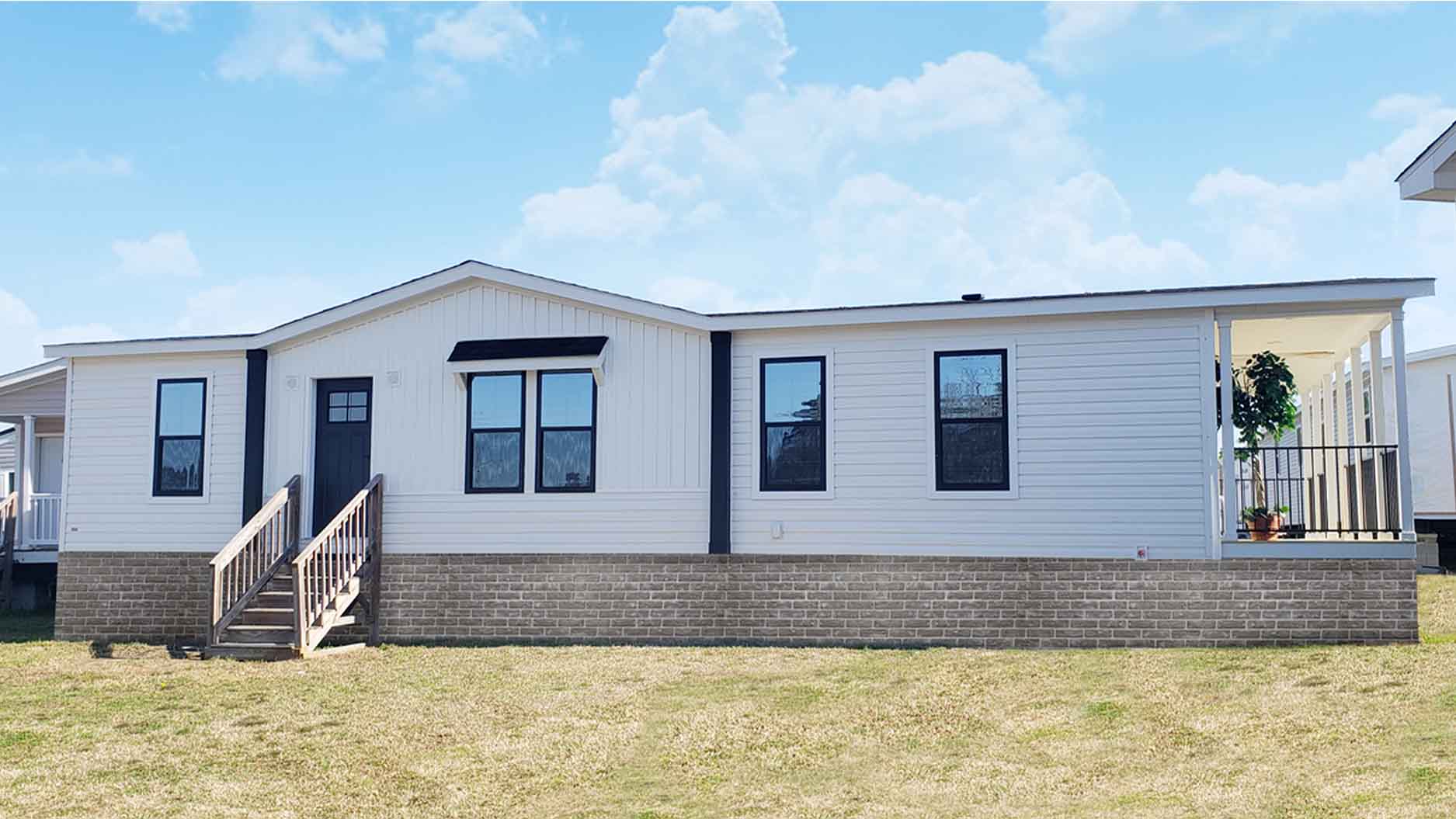 Pegasus 28483H Exterior with Porch